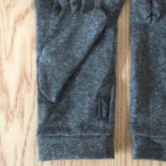 New Women’s Arthritis Compression Gloves Book Medium - Picture 5 of 6